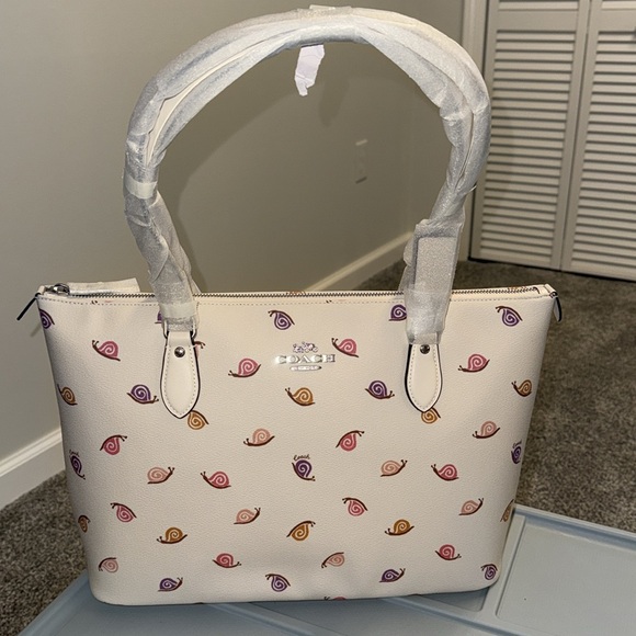 Coach Gallery Tote Bag With Snail Print - Picture 5 of 9